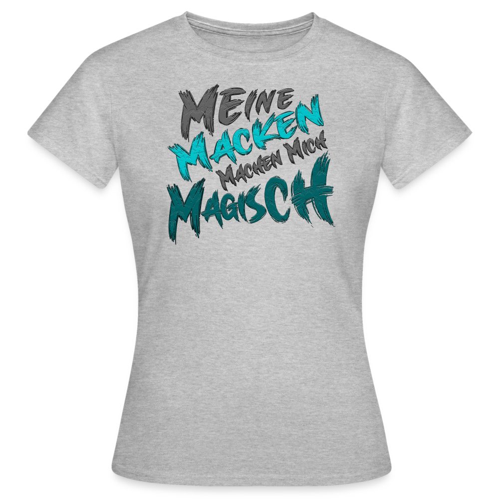 Graues T-Shirt für Frauen mit lustigem Spruch „Meine Macken machen mich magisch“. Humorvolles Streetwear-Design für individuelle Styles.