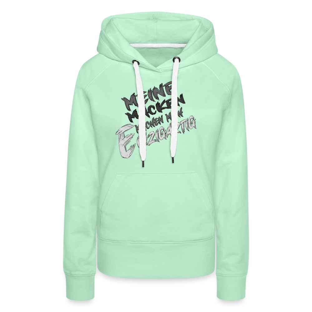 Mintgrüner Streetwear Hoodie für Frauen mit dem humorvollen Statement „Meine Macken machen mich einzigartig“. Modernes Design mit weißer und schwarzer Schrift in kreativer Typografie auf der Vorderseite, kontrastfarbene Kapuzenbänder und praktische Kängurutasche. Perfekt für einen lässigen Look.