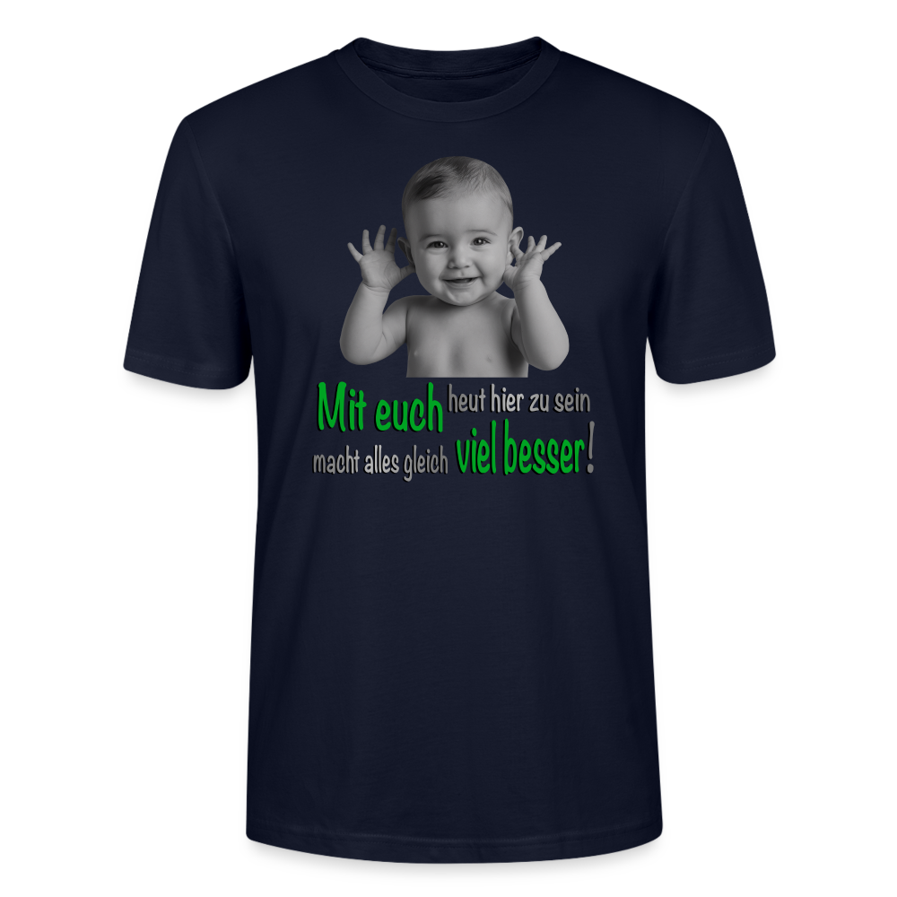 Unisex T-Shirt in Navy-Blau mit lustigen Baby-Motiv und dem Spruch ‚Mit euch heut hier zu sein macht alles gleich viel besser!‘ in teilweise auffälliger grüner Schrift. Perfekt für Herren und Damen, ideal für coole Outfits, humorvolle Designs und moderne Streetwear.